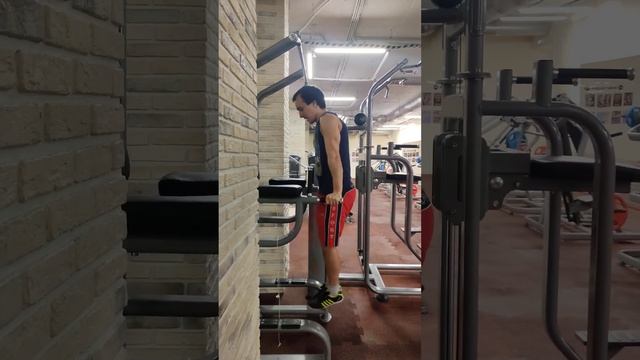 Отжимания на брусьях - 52 раза #sport #training #power смотреть онлайн