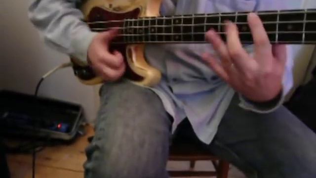You sure can wank on an old Fender Precision :-) смотреть онлайн