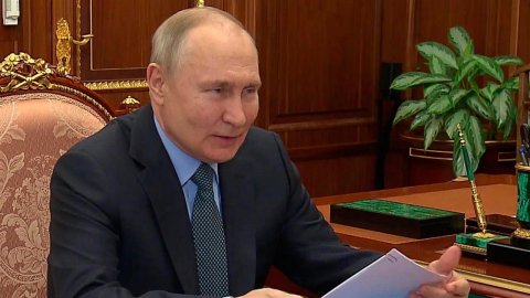 О новой платформе, упрощающей получение социальных услуг, В. Путину рассказал глава "Ростелекома"