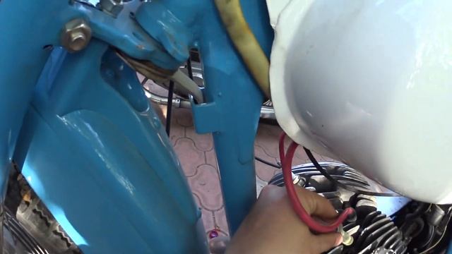 ЗАПУСКАЕМ ДРЕВНИЙ МОТОЦИКЛ ИЖ ЮПИТЕР 3 , РОДОМ ИЗ СССР!!! смотреть онлайн