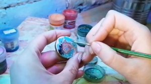 Брелоки из спилов ручной работы. Роспись акриловыми красками.