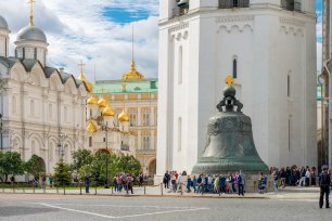 4 августа: В Кремле установили Царь-колокол. В мире отмечают день рождения шампанского.