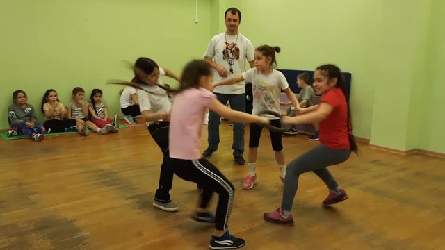 Девчонки & Супер звёзды [Властелин колец Два на Два] смотреть онлайн