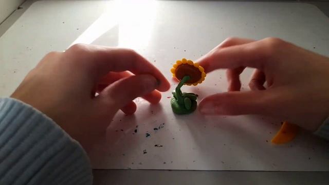 как слепить подсолнух и горохострел из пластилина plants vs zombie. смотреть онлайн