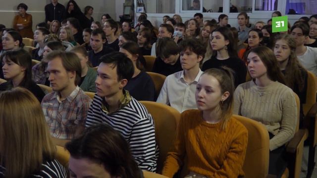 Малая сцена, большие таланты. Школьников учат играть драму на проекте «Юный человек театра»