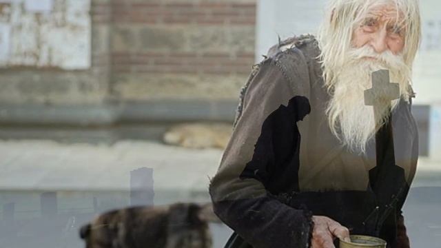 ТОЛПИЛИСЬ ЛЮДИ ВОЗЛЕ ВХОДА В РАЙ смотреть онлайн