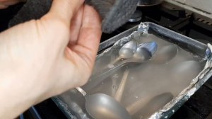 Как почистить вилки и ложки в домашних условиях: пользуюсь проверенным Советским способом