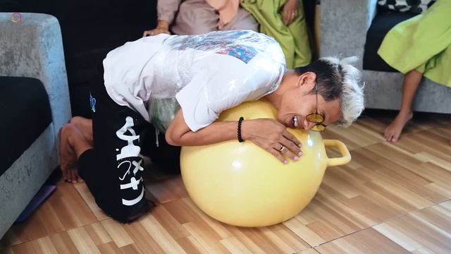 TANTANGAN 24 JAM MENJADI IBU HAMIL!! STRESS BANGET!! смотреть онлайн