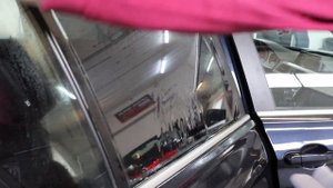 Как научиться тонировать дверь, вырезаем плёнку и устанавливаем.
