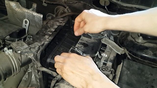 Замена воздушного фильтра ДВС Mitsubishi ASX смотреть онлайн