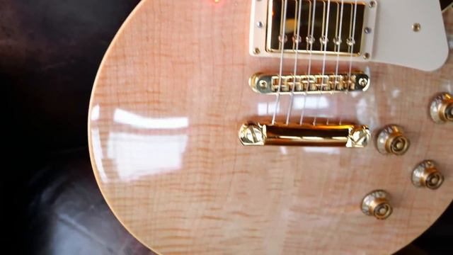 The "Blonde Beauty" Is Striking! | 2007 Gibson Les Paul Standard Chambered Review + Demo смотреть онлайн
