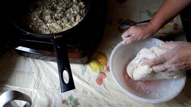 ПИРОЖКИ пирожочки НА ДАЧЕ ЖАРЕННЫЕ И ПЕЧЕНЫЕ САМЫЕ ВКУСНЫЕ #жареные_и_печеные_пирожки смотреть онлайн