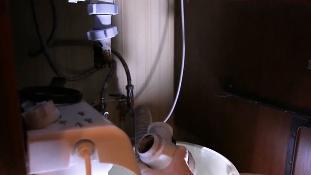 КАК УСТРАНИТЬ ЗАСОР В РАКОВИНЕ НА КУХНЕ СВОИМИ РУКАМИ В ДОМАШНИХ УСЛОВИЯХ