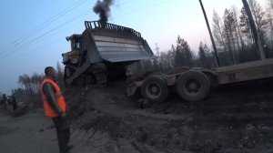Бульдозер Cat D9R заезд на тралл без сходней