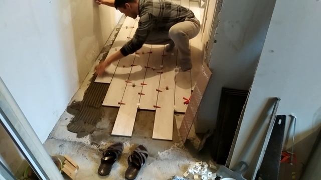 Укладка КЕРАМОГРАНИТА своими руками в коридоре. смотреть онлайн