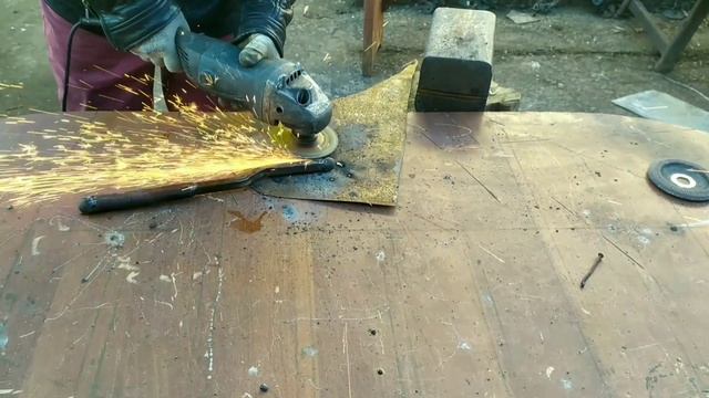 делаем хороший топор для кухни. making a good ex for a kitchen смотреть онлайн