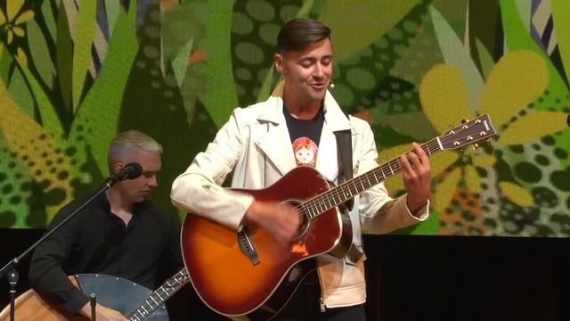 "На краешке лета" Поёт Дмитрий Иващенко! Песня от души! И.Адыбаев (баян), И.Нагибнев(бас) - ВЕЧЁРКА смотреть онлайн