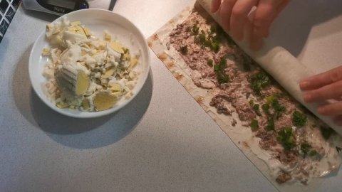 РУЛЕТ ИЗ ЛАВАША С ТУНЦОМ