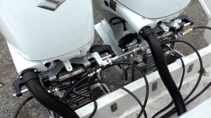 Спарка SUZUKI DF300AP на вертикальных лифтах CMC | Benetau Antares 8.80
