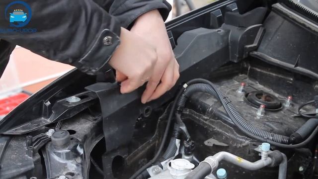 Установка амортизаторов капота на Mitsubishi ASX / Митцубиши АСХ смотреть онлайн