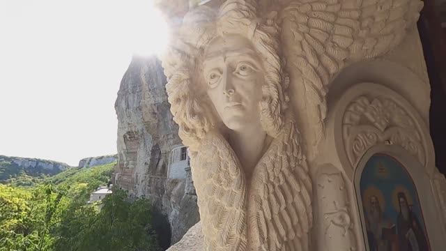 Крым Бахчисарай Свято-Успенский мужской монастырь в скале смотреть онлайн