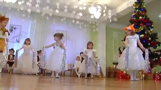 Танец Снежинок на Новогоднем утреннике в детском саду смотреть онлайн