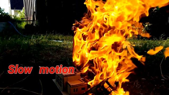Пожар! Горит многоэтажный дом из картона! | Fire! A big cardboard house is burning!