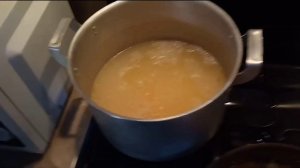 Гороховый суп с курицей/Как сварить вкусный гороховый суп с копченостями