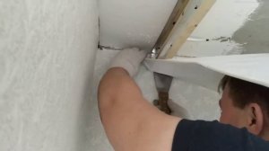 Ниша с перегибом. Установка потолка.