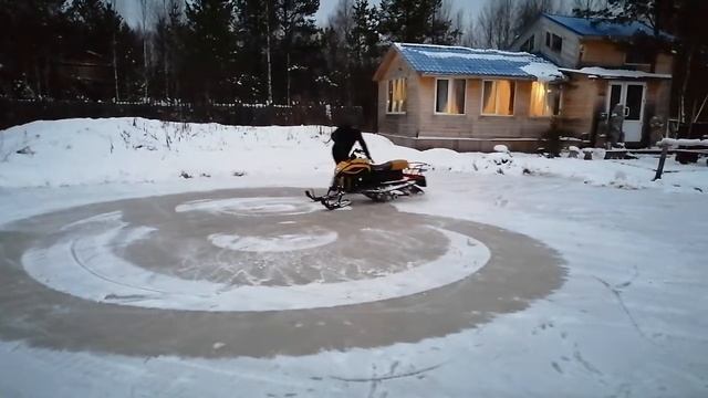 Вот так мы чистим каток на базе отдыха #уПетровича смотреть онлайн