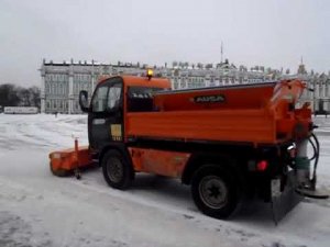 Многофункциональная коммунальная машина AUSA 350