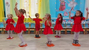 танец Ягодки рябинки младшей танцевальной группы Академии игр