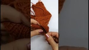 Как спрятать концы нитей в резинку при вязании спицами.
