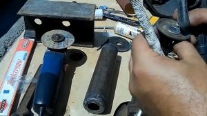 САМОДЕЛЬНЫЙ РУССКИЙ пистолет под герметик ?? сделай сам!