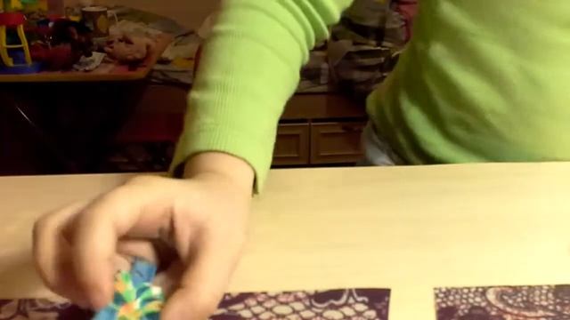 Как плести перышко из резинок смотреть онлайн