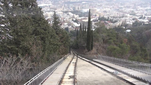 Спускаемся на фуникулёре. Тбилиси. Грузия. смотреть онлайн