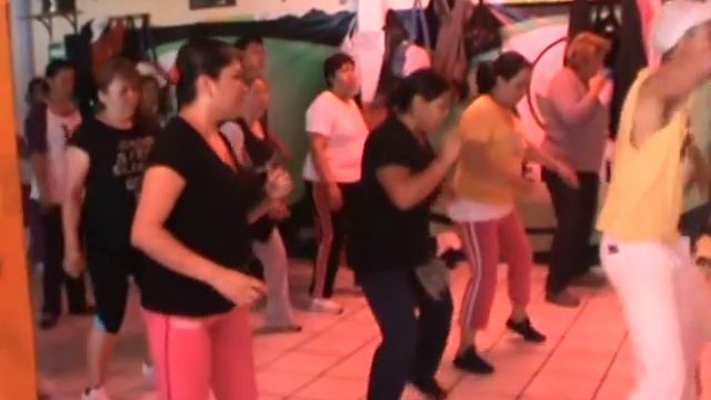 HOLLIDAY GYM PRESENTA ZUMBA CESAR VALLE DE CHALCO. смотреть онлайн