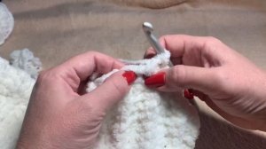 Простая шапочка крючком для начинающих из пряжи Alize softy. С простой макушкой и без расчетов!