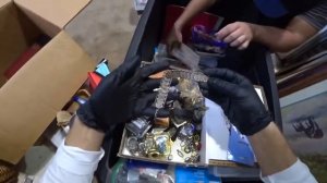 Купили склад с лошадью за $3000. Находки в брошенном контейнере.