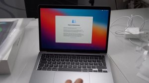 Apple MacBook Pro 13 Zoll Unboxing ? Erster M1 Chip | Deutsch | Techno Plug