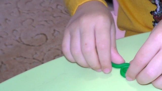 Лепим Дерево из Play Doh своими руками. Поделки из пластилина Плей До| Видео для детей смотреть онлайн