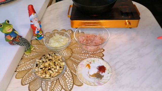 Закуска  "Стожок" в домашних тарталетках, с курицей, баклажанами и с  картошкой фри.