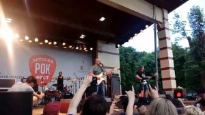 Чёрный кофе, С ветки падающий лист.