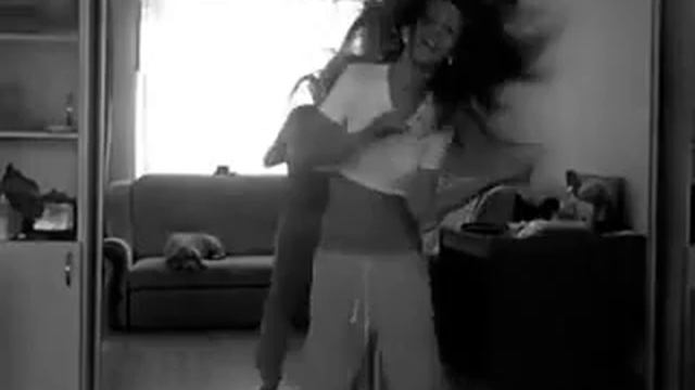 девушка танцует данс.mp4 смотреть онлайн