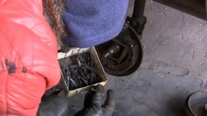 Гольф 2 Меняем задние колодки и подшипник ступици, видео 1