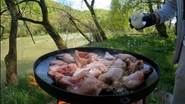 БОМБА рецепт КРОЛИКА! Найсмачніший кролик на сковороді із диска! Садж! смотреть онлайн