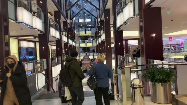 САМЫЙ РОСКОШНЫЙ ТОРГОВЫЙ ЦЕНТР В МОСКВЕ. А МОЖЕТ И ВО ВСЕЙ ЕВРОПЕ ))) смотреть онлайн