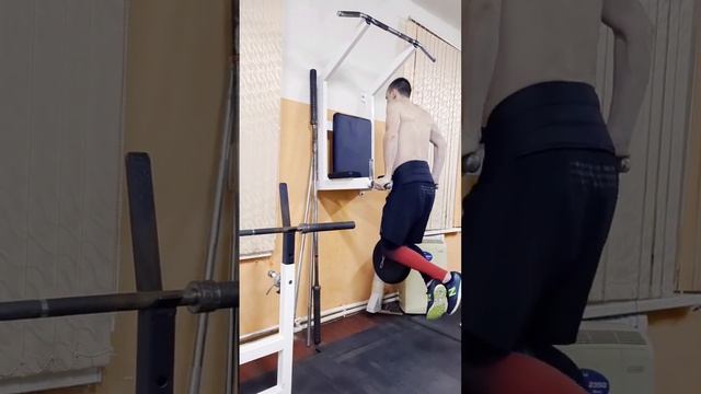 отжимания на брусьях 40кг на 7раз hardcore training #gym #брусья #отжиманиянабрусьях