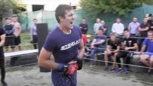 ПИЖОН против Бойца Без Правил !! Быстрый Бой !!!