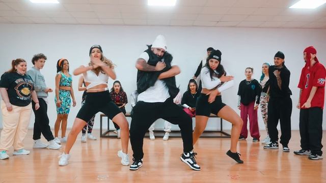 Cris MJ - Una Noche En Medellín | Emir Abdul Gani coreo ?? смотреть онлайн